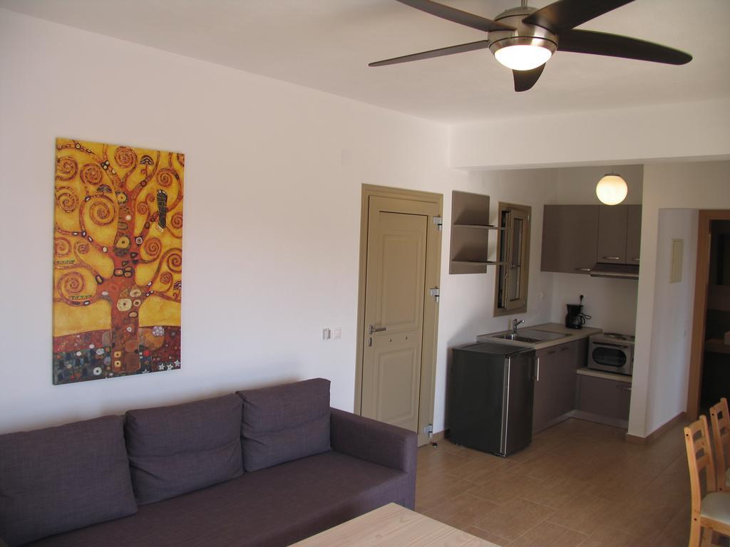 Skiathos Lagoterra Apartments Екстериор снимка